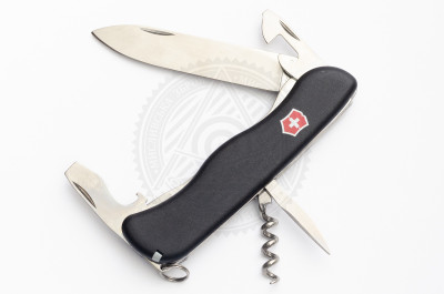 Ніж Victorinox Nomad/Picknicker 0.8353.3